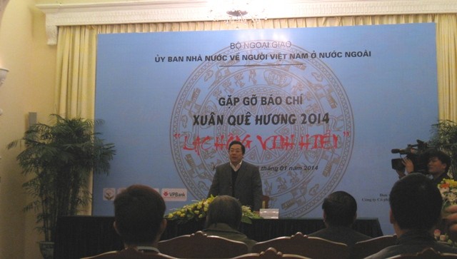 Annual spring performance to welcome overseas Vietnamese  - ảnh 1